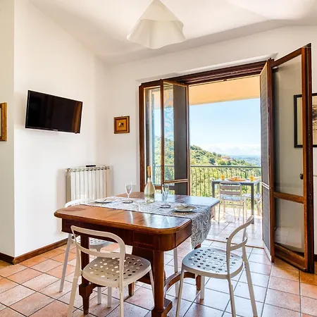 Διαμέρισμα Guesthost - Bright With View