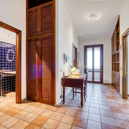 Guesthost - Bright With View *