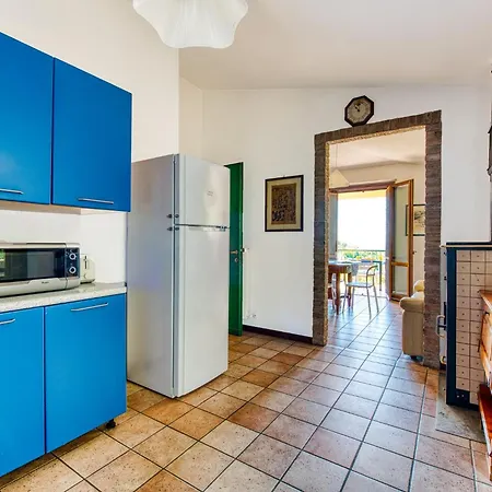 Guesthost - Bright With View *