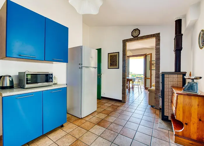 Guesthost - Bright With View *